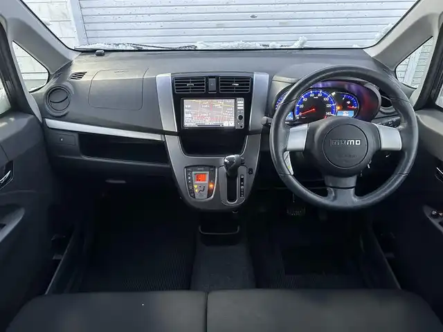 ダイハツ ムーヴ カスタム RS 道北・旭川 2013(平25)年 8万km ブラックマイカメタリック (株)IDOMが運営する【じしゃロン旭川店】の自社ローン対象車両になります。こちらは現金ご利用時の価格です。/自社ローンご希望の方は別途その旨お申付け下さい/　/・純正ナビ(CD/DVD/BT/SD/フルセグ)/・アイドリングストップ/・電動格納ウィンカーミラー/・フロントデアイサー/・リアデフォッガー/・プッシュスタート/・スマートキー1個/・フォグランプ/・オートライト/・現車装着サマータイヤ 純正AW165/55R15