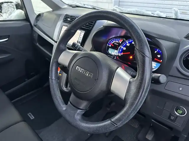 ダイハツ ムーヴ カスタム RS 道北・旭川 2013(平25)年 8万km ブラックマイカメタリック (株)IDOMが運営する【じしゃロン旭川店】の自社ローン対象車両になります。こちらは現金ご利用時の価格です。/自社ローンご希望の方は別途その旨お申付け下さい/　/・純正ナビ(CD/DVD/BT/SD/フルセグ)/・アイドリングストップ/・電動格納ウィンカーミラー/・フロントデアイサー/・リアデフォッガー/・プッシュスタート/・スマートキー1個/・フォグランプ/・オートライト/・現車装着サマータイヤ 純正AW165/55R15