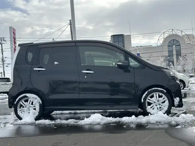 ダイハツ ムーヴ カスタム RS 道北・旭川 2013(平25)年 8万km ブラックマイカメタリック (株)IDOMが運営する【じしゃロン旭川店】の自社ローン対象車両になります。こちらは現金ご利用時の価格です。/自社ローンご希望の方は別途その旨お申付け下さい/　/・純正ナビ(CD/DVD/BT/SD/フルセグ)/・アイドリングストップ/・電動格納ウィンカーミラー/・フロントデアイサー/・リアデフォッガー/・プッシュスタート/・スマートキー1個/・フォグランプ/・オートライト/・現車装着サマータイヤ 純正AW165/55R15