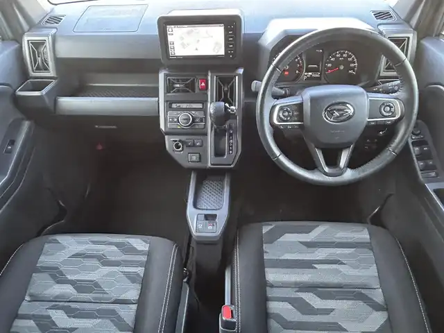 ダイハツ タフト G ターボ クロムベンチャー 群馬県 2022(令4)年 2万km レイクブルーメタリック 社外ナビ/　(AM/FM/BT/TV/CD/DVD/SD)/ガラスルーフ/ルーフレール/パノラミックビューモニター/スマートアシスト/衝突警報機能/衝突回避支援ブレーキ機能/ブレーキ制御付き誤発進抑制/車線逸脱抑制制御機能/車線逸脱警報/先行車発進お知らせ機能/ふらつき警報/レーンキープコントロール/コーナーセンサー/レーダークルーズコントロール/標識認識機能/ETC/前後ドライブレコーダー/社外フロアマット/純正ドアバイザー/前席シートヒーター/ステアリングリモコン/AUTOライト/LEDヘッドライト/スペアキー
