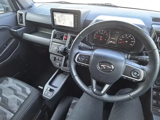 ダイハツ タフト G ターボ クロムベンチャー 群馬県 2022(令4)年 2万km レイクブルーメタリック 社外ナビ/　(AM/FM/BT/TV/CD/DVD/SD)/ガラスルーフ/ルーフレール/パノラミックビューモニター/スマートアシスト/衝突警報機能/衝突回避支援ブレーキ機能/ブレーキ制御付き誤発進抑制/車線逸脱抑制制御機能/車線逸脱警報/先行車発進お知らせ機能/ふらつき警報/レーンキープコントロール/コーナーセンサー/レーダークルーズコントロール/標識認識機能/ETC/前後ドライブレコーダー/社外フロアマット/純正ドアバイザー/前席シートヒーター/ステアリングリモコン/AUTOライト/LEDヘッドライト/スペアキー