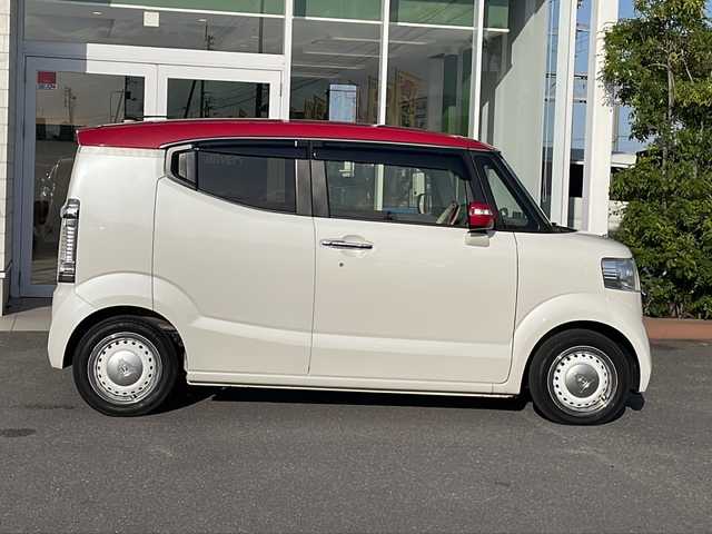 ホンダ Ｎ ＢＯＸ スラッシュ G Lインテリアカラーパッケージ 香川県 2017(平29)年 7.6万km プレミアムホワイトパールⅡ パナソニック製SDナビゲーション（CN-RE03D）/【AM/FM/フルセグ/BT/CD/DVD】/衝突回避支援システム/エマージェンシーストップシグナル/VSA（車両挙動安定化制御システム）/電子制御パーキングブレーキ/バックカメラ/ビルトインETC/LEDヘッドライト/オートヘッドライト/レザー調シート/ベンチシート/純正フロアマット/電動格納ミラー/スマートキー/プッシュスタート