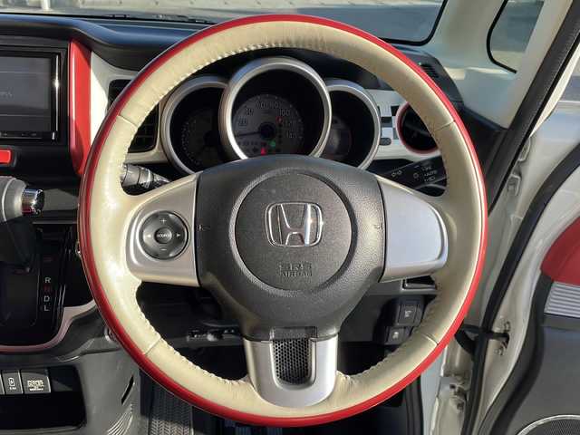 ホンダ Ｎ ＢＯＸ スラッシュ G Lインテリアカラーパッケージ 香川県 2017(平29)年 7.6万km プレミアムホワイトパールⅡ パナソニック製SDナビゲーション（CN-RE03D）/【AM/FM/フルセグ/BT/CD/DVD】/衝突回避支援システム/エマージェンシーストップシグナル/VSA（車両挙動安定化制御システム）/電子制御パーキングブレーキ/バックカメラ/ビルトインETC/LEDヘッドライト/オートヘッドライト/レザー調シート/ベンチシート/純正フロアマット/電動格納ミラー/スマートキー/プッシュスタート