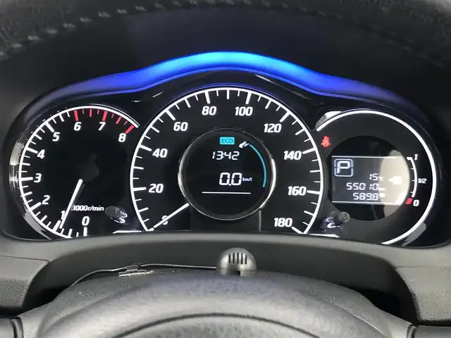 日産 ノート メダリスト 愛知県 2014(平26)年 5.5万km ブリリアントホワイトパール 純正ナビ（フルセグTV・Bluetooth・USB・CD・DVD・AUX）/全方位カメラ/コーナーセンサー/ドライブレコーダー/ETC/ハーフレザーシート/オートライト/フォグランプ/純正フロアマット/スマートキー/プッシュスタート/アームレスト/オートエアコン