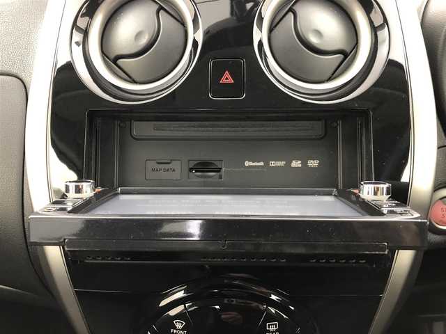 日産 ノート メダリスト 愛知県 2014(平26)年 5.5万km ブリリアントホワイトパール 純正ナビ（フルセグTV・Bluetooth・USB・CD・DVD・AUX）/全方位カメラ/コーナーセンサー/ドライブレコーダー/ETC/ハーフレザーシート/オートライト/フォグランプ/純正フロアマット/スマートキー/プッシュスタート/アームレスト/オートエアコン