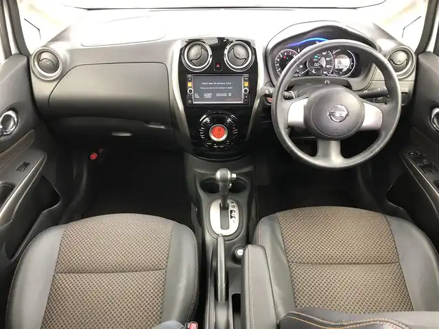 日産 ノート メダリスト 愛知県 2014(平26)年 5.5万km ブリリアントホワイトパール 純正ナビ（フルセグTV・Bluetooth・USB・CD・DVD・AUX）/全方位カメラ/コーナーセンサー/ドライブレコーダー/ETC/ハーフレザーシート/オートライト/フォグランプ/純正フロアマット/スマートキー/プッシュスタート/アームレスト/オートエアコン