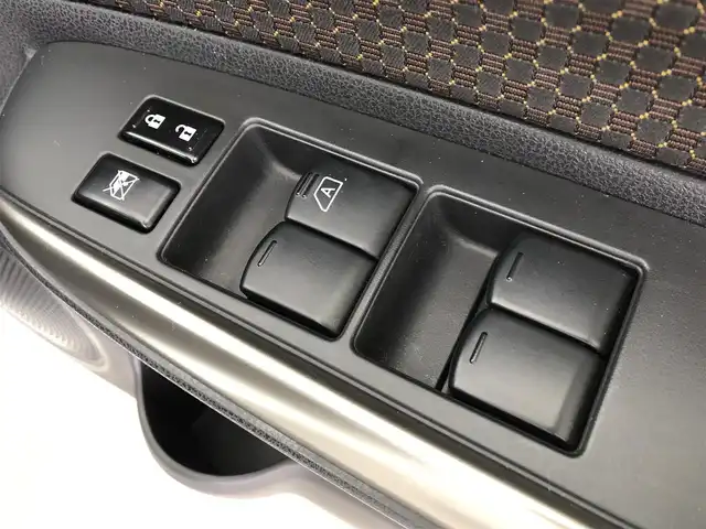 日産 ノート メダリスト 愛知県 2014(平26)年 5.5万km ブリリアントホワイトパール 純正ナビ（フルセグTV・Bluetooth・USB・CD・DVD・AUX）/全方位カメラ/コーナーセンサー/ドライブレコーダー/ETC/ハーフレザーシート/オートライト/フォグランプ/純正フロアマット/スマートキー/プッシュスタート/アームレスト/オートエアコン