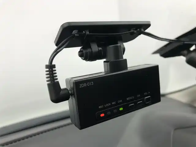 日産 ノート メダリスト 愛知県 2014(平26)年 5.5万km ブリリアントホワイトパール 純正ナビ（フルセグTV・Bluetooth・USB・CD・DVD・AUX）/全方位カメラ/コーナーセンサー/ドライブレコーダー/ETC/ハーフレザーシート/オートライト/フォグランプ/純正フロアマット/スマートキー/プッシュスタート/アームレスト/オートエアコン