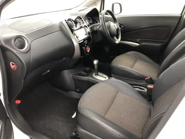 日産 ノート メダリスト 愛知県 2014(平26)年 5.5万km ブリリアントホワイトパール 純正ナビ（フルセグTV・Bluetooth・USB・CD・DVD・AUX）/全方位カメラ/コーナーセンサー/ドライブレコーダー/ETC/ハーフレザーシート/オートライト/フォグランプ/純正フロアマット/スマートキー/プッシュスタート/アームレスト/オートエアコン