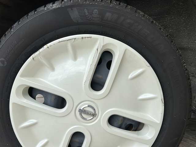 日産 キューブ 15X Vセレクション 静岡県 2016(平28)年 6.2万km ビターショコラ 2トーン 純正ナビ/・FM/AM/・フルセグTV/・CD/DVD/・Bluetooth/主要装備/・ヴィンテージキャメルインテリア/・バックカメラ/・アイドリングストップ/・ステアリングリモコン/・横滑り防止装置/・２トーンカラー/・純正ホイールキャップ/・オートライト/・フォグランプ/・プッシュスタート/・電格ミラー/・純正フロアマット