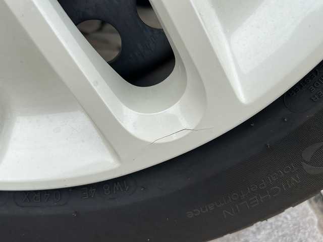 日産 キューブ 15X Vセレクション 静岡県 2016(平28)年 6.2万km ビターショコラ 2トーン 純正ナビ/・FM/AM/・フルセグTV/・CD/DVD/・Bluetooth/主要装備/・ヴィンテージキャメルインテリア/・バックカメラ/・アイドリングストップ/・ステアリングリモコン/・横滑り防止装置/・２トーンカラー/・純正ホイールキャップ/・オートライト/・フォグランプ/・プッシュスタート/・電格ミラー/・純正フロアマット