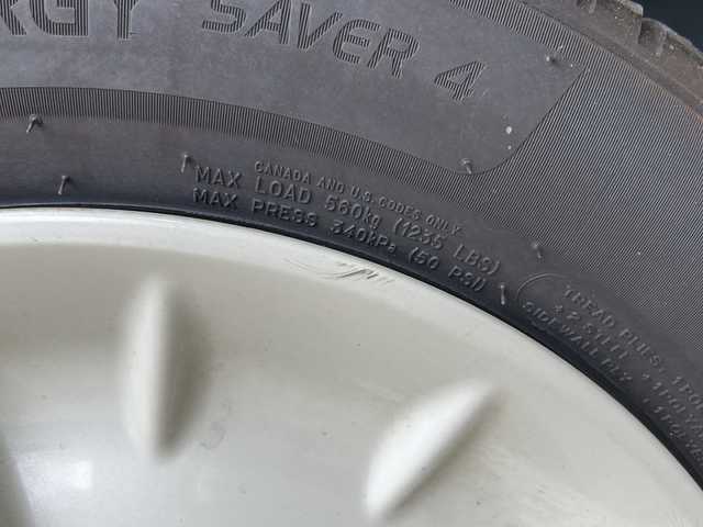 日産 キューブ 15X Vセレクション 静岡県 2016(平28)年 6.2万km ビターショコラ 2トーン 純正ナビ/・FM/AM/・フルセグTV/・CD/DVD/・Bluetooth/主要装備/・ヴィンテージキャメルインテリア/・バックカメラ/・アイドリングストップ/・ステアリングリモコン/・横滑り防止装置/・２トーンカラー/・純正ホイールキャップ/・オートライト/・フォグランプ/・プッシュスタート/・電格ミラー/・純正フロアマット