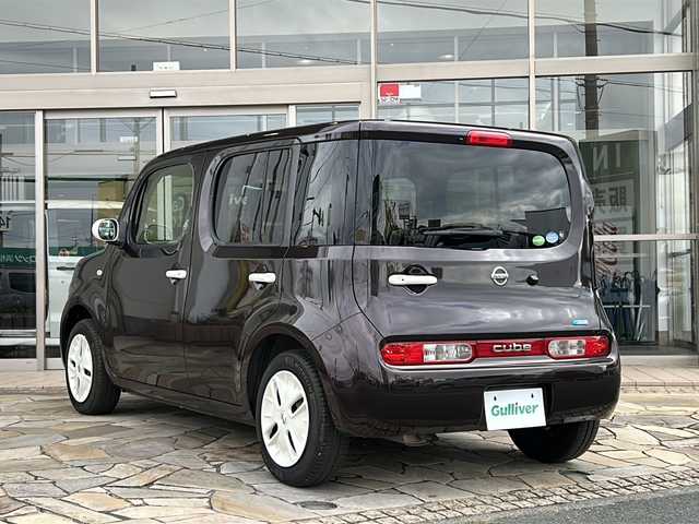 日産 キューブ 15X Vセレクション 静岡県 2016(平28)年 6.2万km ビターショコラ 2トーン 純正ナビ/・FM/AM/・フルセグTV/・CD/DVD/・Bluetooth/主要装備/・ヴィンテージキャメルインテリア/・バックカメラ/・アイドリングストップ/・ステアリングリモコン/・横滑り防止装置/・２トーンカラー/・純正ホイールキャップ/・オートライト/・フォグランプ/・プッシュスタート/・電格ミラー/・純正フロアマット