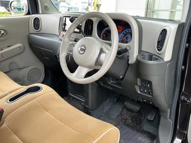 日産 キューブ 15X Vセレクション 静岡県 2016(平28)年 6.2万km ビターショコラ 2トーン 純正ナビ/・FM/AM/・フルセグTV/・CD/DVD/・Bluetooth/主要装備/・ヴィンテージキャメルインテリア/・バックカメラ/・アイドリングストップ/・ステアリングリモコン/・横滑り防止装置/・２トーンカラー/・純正ホイールキャップ/・オートライト/・フォグランプ/・プッシュスタート/・電格ミラー/・純正フロアマット