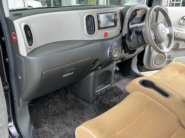 日産 キューブ 15X Vセレクション 静岡県 2016(平28)年 6.2万km ビターショコラ 2トーン 純正ナビ/・FM/AM/・フルセグTV/・CD/DVD/・Bluetooth/主要装備/・ヴィンテージキャメルインテリア/・バックカメラ/・アイドリングストップ/・ステアリングリモコン/・横滑り防止装置/・２トーンカラー/・純正ホイールキャップ/・オートライト/・フォグランプ/・プッシュスタート/・電格ミラー/・純正フロアマット