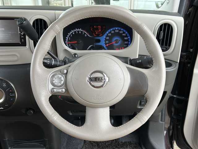 日産 キューブ 15X Vセレクション 静岡県 2016(平28)年 6.2万km ビターショコラ 2トーン 純正ナビ/・FM/AM/・フルセグTV/・CD/DVD/・Bluetooth/主要装備/・ヴィンテージキャメルインテリア/・バックカメラ/・アイドリングストップ/・ステアリングリモコン/・横滑り防止装置/・２トーンカラー/・純正ホイールキャップ/・オートライト/・フォグランプ/・プッシュスタート/・電格ミラー/・純正フロアマット