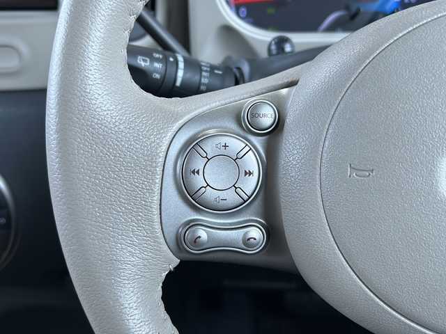 日産 キューブ 15X Vセレクション 静岡県 2016(平28)年 6.2万km ビターショコラ 2トーン 純正ナビ/・FM/AM/・フルセグTV/・CD/DVD/・Bluetooth/主要装備/・ヴィンテージキャメルインテリア/・バックカメラ/・アイドリングストップ/・ステアリングリモコン/・横滑り防止装置/・２トーンカラー/・純正ホイールキャップ/・オートライト/・フォグランプ/・プッシュスタート/・電格ミラー/・純正フロアマット