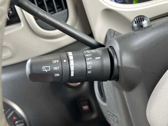 日産 キューブ 15X Vセレクション 静岡県 2016(平28)年 6.2万km ビターショコラ 2トーン 純正ナビ/・FM/AM/・フルセグTV/・CD/DVD/・Bluetooth/主要装備/・ヴィンテージキャメルインテリア/・バックカメラ/・アイドリングストップ/・ステアリングリモコン/・横滑り防止装置/・２トーンカラー/・純正ホイールキャップ/・オートライト/・フォグランプ/・プッシュスタート/・電格ミラー/・純正フロアマット