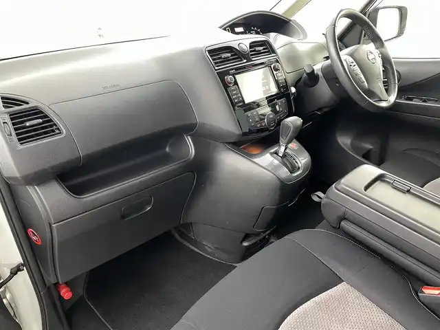 日産 セレナ ライダー BラインS HVAセーフ 福島県 2014(平26)年 6.4万km ブリリアントホワイトパール 衝突軽減/・車線逸脱警報/・踏み間違い防止/・クリアランスソナー/純正SDナビ/全方位カメラ/・バックカメラ/両側パワースライドドア/クルーズコントロール/LEDオートライト/・フォグライト/3列シート/・ロールサンシェード/・ウォークスルー/純正アルミホイール付きサマータイヤ/革ステアリング/・ステアリングリモコン/純正フロアマット/純正ドアバイザー/電動格納ミラー/・ウィンカーミラー/前後ドラレコ/ETC/アイドリングストップ/プッシュスタート/・スマートキー/・スペアキー