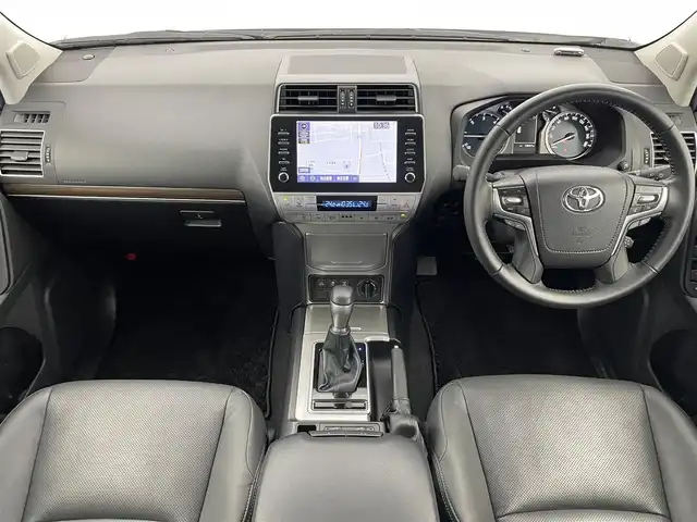 トヨタ ランドクルーザー プラド TX Lパッケージ マットブラED 富山県 2023(令5)年 3.9万km ホワイトパールクリスタルシャイン 4WD/ディーゼル/純正9型ナビ（AM/FM/USB/BT/Miracast）/フルセグTV/パノラミックビューモニター/プリクラッシュセーフティ/レーダークルーズコントロール/レーンディパーチャーアラート/オートマチックハイビーム/LEDヘッドライト/クリアランスソナー/黒革シート/前席温熱＋ベンチレーションシート/前席パワーシート/ドライブレコーダー前後/ビルトインETC2.0/スマートキー×２/プッシュスタート/純正フロアマット