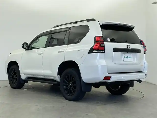 トヨタ ランドクルーザー プラド TX Lパッケージ マットブラED 富山県 2023(令5)年 3.9万km ホワイトパールクリスタルシャイン 4WD/ディーゼル/純正9型ナビ（AM/FM/USB/BT/Miracast）/フルセグTV/パノラミックビューモニター/プリクラッシュセーフティ/レーダークルーズコントロール/レーンディパーチャーアラート/オートマチックハイビーム/LEDヘッドライト/クリアランスソナー/黒革シート/前席温熱＋ベンチレーションシート/前席パワーシート/ドライブレコーダー前後/ビルトインETC2.0/スマートキー×２/プッシュスタート/純正フロアマット