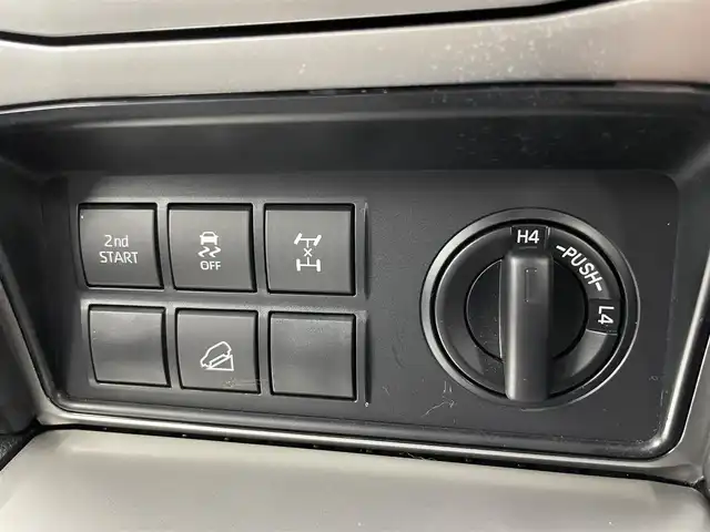 トヨタ ランドクルーザー プラド TX Lパッケージ マットブラED 富山県 2023(令5)年 3.9万km ホワイトパールクリスタルシャイン 4WD/ディーゼル/純正9型ナビ（AM/FM/USB/BT/Miracast）/フルセグTV/パノラミックビューモニター/プリクラッシュセーフティ/レーダークルーズコントロール/レーンディパーチャーアラート/オートマチックハイビーム/LEDヘッドライト/クリアランスソナー/黒革シート/前席温熱＋ベンチレーションシート/前席パワーシート/ドライブレコーダー前後/ビルトインETC2.0/スマートキー×２/プッシュスタート/純正フロアマット