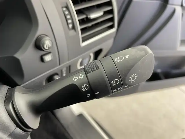 トヨタ ランドクルーザー プラド TX Lパッケージ マットブラED 富山県 2023(令5)年 3.9万km ホワイトパールクリスタルシャイン 4WD/ディーゼル/純正9型ナビ（AM/FM/USB/BT/Miracast）/フルセグTV/パノラミックビューモニター/プリクラッシュセーフティ/レーダークルーズコントロール/レーンディパーチャーアラート/オートマチックハイビーム/LEDヘッドライト/クリアランスソナー/黒革シート/前席温熱＋ベンチレーションシート/前席パワーシート/ドライブレコーダー前後/ビルトインETC2.0/スマートキー×２/プッシュスタート/純正フロアマット