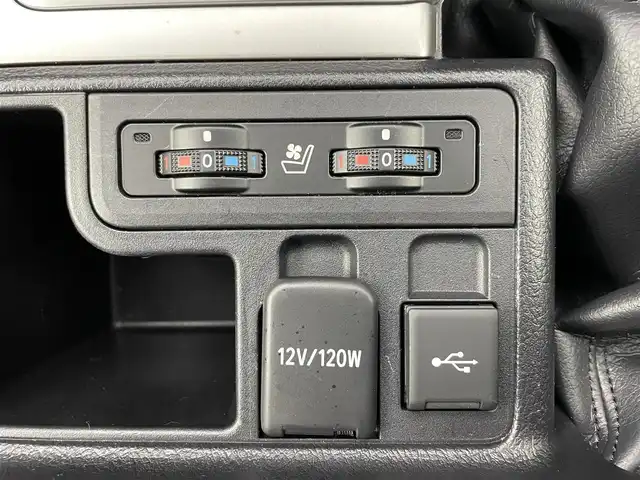 トヨタ ランドクルーザー プラド TX Lパッケージ マットブラED 富山県 2023(令5)年 3.9万km ホワイトパールクリスタルシャイン 4WD/ディーゼル/純正9型ナビ（AM/FM/USB/BT/Miracast）/フルセグTV/パノラミックビューモニター/プリクラッシュセーフティ/レーダークルーズコントロール/レーンディパーチャーアラート/オートマチックハイビーム/LEDヘッドライト/クリアランスソナー/黒革シート/前席温熱＋ベンチレーションシート/前席パワーシート/ドライブレコーダー前後/ビルトインETC2.0/スマートキー×２/プッシュスタート/純正フロアマット