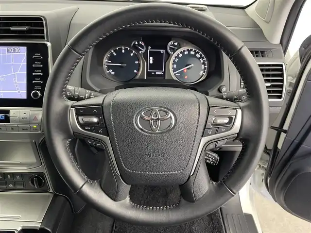 トヨタ ランドクルーザー プラド TX Lパッケージ マットブラED 富山県 2023(令5)年 3.9万km ホワイトパールクリスタルシャイン 4WD/ディーゼル/純正9型ナビ（AM/FM/USB/BT/Miracast）/フルセグTV/パノラミックビューモニター/プリクラッシュセーフティ/レーダークルーズコントロール/レーンディパーチャーアラート/オートマチックハイビーム/LEDヘッドライト/クリアランスソナー/黒革シート/前席温熱＋ベンチレーションシート/前席パワーシート/ドライブレコーダー前後/ビルトインETC2.0/スマートキー×２/プッシュスタート/純正フロアマット