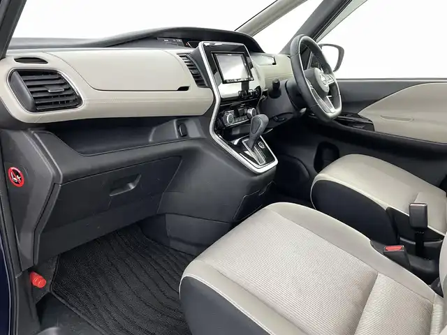 日産 セレナ ハイウェイスター G 福島県 2017(平29)年 5.2万km アズライトブルー エマージェンシーブレーキ/クルーズコントロール/車線逸脱警報/コーナーセンサー（前後）/駐車支援/標識検知/アラウンドビューモニター/社外ナビ/・フルセグTV/・BT.SD.CD/DVD.USB.iPod/両側パワースライド/ETC/プッシュスタート/LEDヘッドライト/スマートキー/ステアリングスイッチ/社外ドライブレコーダー/アイドリングストップ/純正AW/純正フロアマット