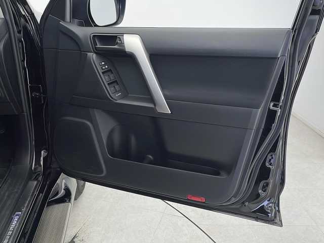 トヨタ ランドクルーザー プラド TX 千葉県 2020(令2)年 5.2万km ブラック 衝突軽減ブレーキ/オートマチックハイビーム/レーンキープアシスト/社外ナビ/（フルセグ/Bluetooth/FM/AM）/モデリスタエアロ/バックカメラ/電動格納ミラー/シートカバー/ＷＡＬＤアルミホイール/純正EGスターター