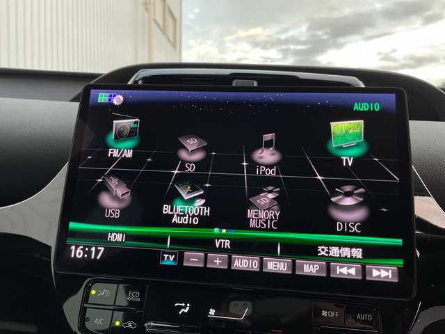 トヨタ プリウス A ツーリングセレクション 千葉県 2021(令3)年 3.1万km アティチュードブラックマイカ 10インチフローティングナビ/(フルセグTV/BT/CD/DVD/FM/AM)/ドライブレコーダー前後/ヘッドアップディスプレイ/ブラインドスポットモニター/パーキングアシスト/衝突被害軽減システム/車線逸脱警報/バックカメラ/追従式クルーズコントロール/レザーシート/横滑り防止装置/ETC/アイドリングストップ/LEDヘッドライト/フォグランプ/オートライト/ウィンカーミラー/電動格納ミラー/純正17インチAW/シートヒーター/エアシート/シートリフター/プッシュスタート/スマートキー/フロアマット/スペアキー/取扱説明書/保証書