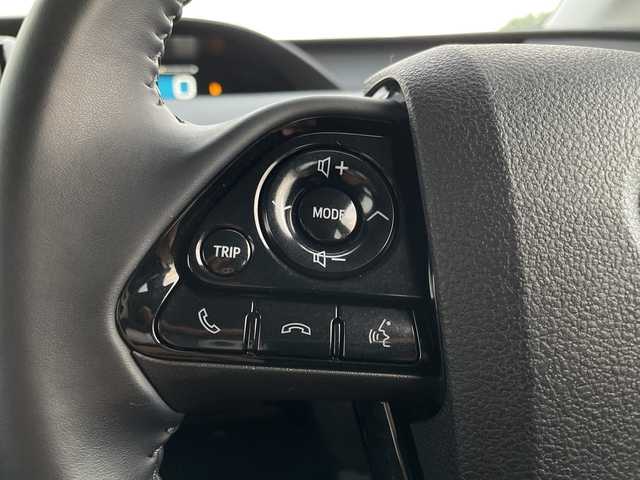 トヨタ プリウス A ツーリングセレクション 千葉県 2021(令3)年 3.1万km アティチュードブラックマイカ 10インチフローティングナビ/(フルセグTV/BT/CD/DVD/FM/AM)/ドライブレコーダー前後/ヘッドアップディスプレイ/ブラインドスポットモニター/パーキングアシスト/衝突被害軽減システム/車線逸脱警報/バックカメラ/追従式クルーズコントロール/レザーシート/横滑り防止装置/ETC/アイドリングストップ/LEDヘッドライト/フォグランプ/オートライト/ウィンカーミラー/電動格納ミラー/純正17インチAW/シートヒーター/エアシート/シートリフター/プッシュスタート/スマートキー/フロアマット/スペアキー/取扱説明書/保証書