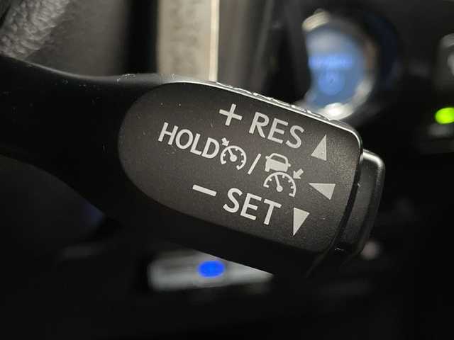 トヨタ プリウス A ツーリングセレクション 千葉県 2021(令3)年 3.1万km アティチュードブラックマイカ 10インチフローティングナビ/(フルセグTV/BT/CD/DVD/FM/AM)/ドライブレコーダー前後/ヘッドアップディスプレイ/ブラインドスポットモニター/パーキングアシスト/衝突被害軽減システム/車線逸脱警報/バックカメラ/追従式クルーズコントロール/レザーシート/横滑り防止装置/ETC/アイドリングストップ/LEDヘッドライト/フォグランプ/オートライト/ウィンカーミラー/電動格納ミラー/純正17インチAW/シートヒーター/エアシート/シートリフター/プッシュスタート/スマートキー/フロアマット/スペアキー/取扱説明書/保証書