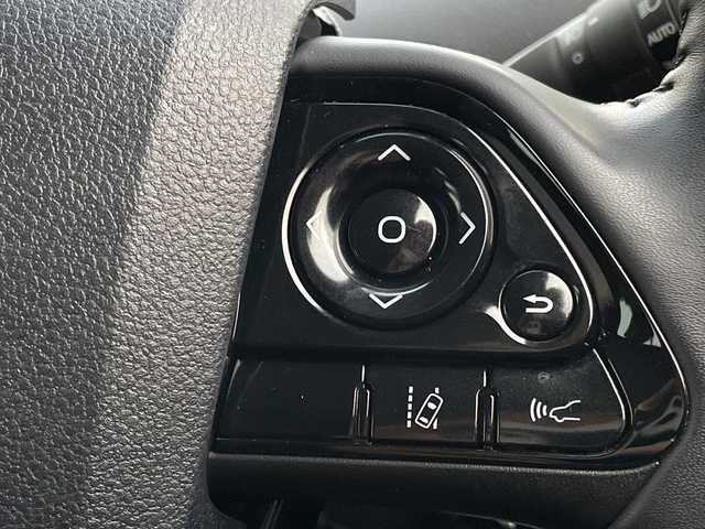 トヨタ プリウス A ツーリングセレクション 千葉県 2021(令3)年 3.1万km アティチュードブラックマイカ 10インチフローティングナビ/(フルセグTV/BT/CD/DVD/FM/AM)/ドライブレコーダー前後/ヘッドアップディスプレイ/ブラインドスポットモニター/パーキングアシスト/衝突被害軽減システム/車線逸脱警報/バックカメラ/追従式クルーズコントロール/レザーシート/横滑り防止装置/ETC/アイドリングストップ/LEDヘッドライト/フォグランプ/オートライト/ウィンカーミラー/電動格納ミラー/純正17インチAW/シートヒーター/エアシート/シートリフター/プッシュスタート/スマートキー/フロアマット/スペアキー/取扱説明書/保証書