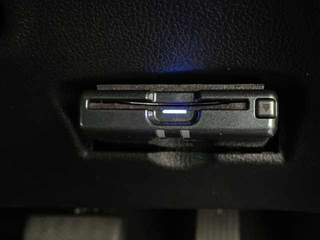 トヨタ プリウス A ツーリングセレクション 千葉県 2021(令3)年 3.1万km アティチュードブラックマイカ 10インチフローティングナビ/(フルセグTV/BT/CD/DVD/FM/AM)/ドライブレコーダー前後/ヘッドアップディスプレイ/ブラインドスポットモニター/パーキングアシスト/衝突被害軽減システム/車線逸脱警報/バックカメラ/追従式クルーズコントロール/レザーシート/横滑り防止装置/ETC/アイドリングストップ/LEDヘッドライト/フォグランプ/オートライト/ウィンカーミラー/電動格納ミラー/純正17インチAW/シートヒーター/エアシート/シートリフター/プッシュスタート/スマートキー/フロアマット/スペアキー/取扱説明書/保証書