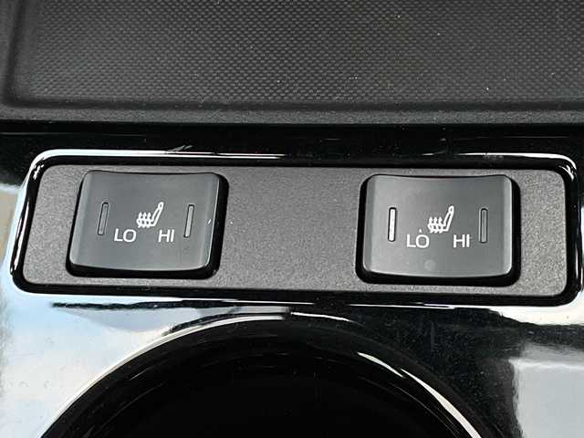 トヨタ プリウス A ツーリングセレクション 千葉県 2021(令3)年 3.1万km アティチュードブラックマイカ 10インチフローティングナビ/(フルセグTV/BT/CD/DVD/FM/AM)/ドライブレコーダー前後/ヘッドアップディスプレイ/ブラインドスポットモニター/パーキングアシスト/衝突被害軽減システム/車線逸脱警報/バックカメラ/追従式クルーズコントロール/レザーシート/横滑り防止装置/ETC/アイドリングストップ/LEDヘッドライト/フォグランプ/オートライト/ウィンカーミラー/電動格納ミラー/純正17インチAW/シートヒーター/エアシート/シートリフター/プッシュスタート/スマートキー/フロアマット/スペアキー/取扱説明書/保証書