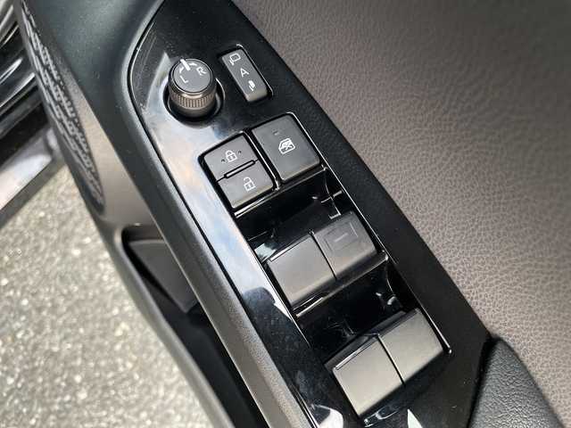 トヨタ プリウス A ツーリングセレクション 千葉県 2021(令3)年 3.1万km アティチュードブラックマイカ 10インチフローティングナビ/(フルセグTV/BT/CD/DVD/FM/AM)/ドライブレコーダー前後/ヘッドアップディスプレイ/ブラインドスポットモニター/パーキングアシスト/衝突被害軽減システム/車線逸脱警報/バックカメラ/追従式クルーズコントロール/レザーシート/横滑り防止装置/ETC/アイドリングストップ/LEDヘッドライト/フォグランプ/オートライト/ウィンカーミラー/電動格納ミラー/純正17インチAW/シートヒーター/エアシート/シートリフター/プッシュスタート/スマートキー/フロアマット/スペアキー/取扱説明書/保証書