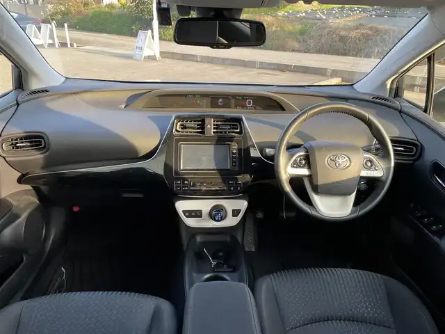 トヨタ プリウス 富山県 2017(平29)年 8.8万km スティールブロンドM 純正ナビ／/フルセグＴＶ／/Ｂｌｕｅｔｏｏｔｈ／/ＤＶＤ再生／/Ｂカメラ／/ビルトインＥＴＣ／/レーダークルーズコントロール／/レーンキープアシスト／/ドライブレコーダー／/ヘッドアップディスプレイ／/オートマチックハイビーム//LEDオートライト//LEDフォグライト