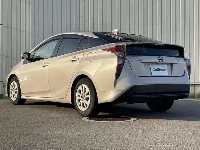 トヨタ プリウス 富山県 2017(平29)年 8.8万km スティールブロンドM 純正ナビ／/フルセグＴＶ／/Ｂｌｕｅｔｏｏｔｈ／/ＤＶＤ再生／/Ｂカメラ／/ビルトインＥＴＣ／/レーダークルーズコントロール／/レーンキープアシスト／/ドライブレコーダー／/ヘッドアップディスプレイ／/オートマチックハイビーム//LEDオートライト//LEDフォグライト