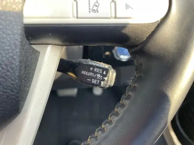 トヨタ プリウス 富山県 2017(平29)年 8.8万km スティールブロンドM 純正ナビ／/フルセグＴＶ／/Ｂｌｕｅｔｏｏｔｈ／/ＤＶＤ再生／/Ｂカメラ／/ビルトインＥＴＣ／/レーダークルーズコントロール／/レーンキープアシスト／/ドライブレコーダー／/ヘッドアップディスプレイ／/オートマチックハイビーム//LEDオートライト//LEDフォグライト