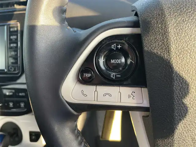 トヨタ プリウス 富山県 2017(平29)年 8.8万km スティールブロンドM 純正ナビ／/フルセグＴＶ／/Ｂｌｕｅｔｏｏｔｈ／/ＤＶＤ再生／/Ｂカメラ／/ビルトインＥＴＣ／/レーダークルーズコントロール／/レーンキープアシスト／/ドライブレコーダー／/ヘッドアップディスプレイ／/オートマチックハイビーム//LEDオートライト//LEDフォグライト