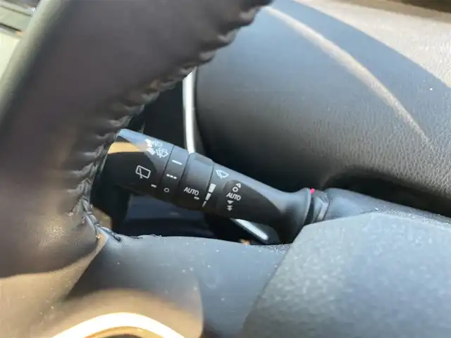 トヨタ プリウス 富山県 2017(平29)年 8.8万km スティールブロンドM 純正ナビ／/フルセグＴＶ／/Ｂｌｕｅｔｏｏｔｈ／/ＤＶＤ再生／/Ｂカメラ／/ビルトインＥＴＣ／/レーダークルーズコントロール／/レーンキープアシスト／/ドライブレコーダー／/ヘッドアップディスプレイ／/オートマチックハイビーム//LEDオートライト//LEDフォグライト