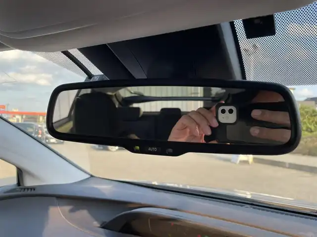 トヨタ プリウス 富山県 2017(平29)年 8.8万km スティールブロンドM 純正ナビ／/フルセグＴＶ／/Ｂｌｕｅｔｏｏｔｈ／/ＤＶＤ再生／/Ｂカメラ／/ビルトインＥＴＣ／/レーダークルーズコントロール／/レーンキープアシスト／/ドライブレコーダー／/ヘッドアップディスプレイ／/オートマチックハイビーム//LEDオートライト//LEDフォグライト