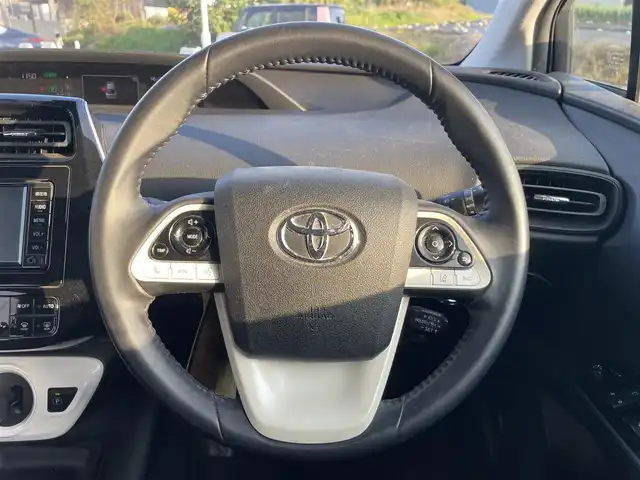 トヨタ プリウス 富山県 2017(平29)年 8.8万km スティールブロンドM 純正ナビ／/フルセグＴＶ／/Ｂｌｕｅｔｏｏｔｈ／/ＤＶＤ再生／/Ｂカメラ／/ビルトインＥＴＣ／/レーダークルーズコントロール／/レーンキープアシスト／/ドライブレコーダー／/ヘッドアップディスプレイ／/オートマチックハイビーム//LEDオートライト//LEDフォグライト