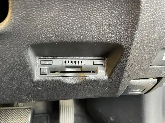 トヨタ プリウス 富山県 2017(平29)年 8.8万km スティールブロンドM 純正ナビ／/フルセグＴＶ／/Ｂｌｕｅｔｏｏｔｈ／/ＤＶＤ再生／/Ｂカメラ／/ビルトインＥＴＣ／/レーダークルーズコントロール／/レーンキープアシスト／/ドライブレコーダー／/ヘッドアップディスプレイ／/オートマチックハイビーム//LEDオートライト//LEDフォグライト