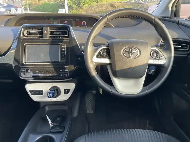 トヨタ プリウス 富山県 2017(平29)年 8.8万km スティールブロンドM 純正ナビ／/フルセグＴＶ／/Ｂｌｕｅｔｏｏｔｈ／/ＤＶＤ再生／/Ｂカメラ／/ビルトインＥＴＣ／/レーダークルーズコントロール／/レーンキープアシスト／/ドライブレコーダー／/ヘッドアップディスプレイ／/オートマチックハイビーム//LEDオートライト//LEDフォグライト