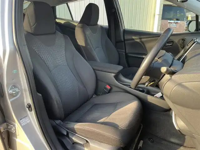 トヨタ プリウス 富山県 2017(平29)年 8.8万km スティールブロンドM 純正ナビ／/フルセグＴＶ／/Ｂｌｕｅｔｏｏｔｈ／/ＤＶＤ再生／/Ｂカメラ／/ビルトインＥＴＣ／/レーダークルーズコントロール／/レーンキープアシスト／/ドライブレコーダー／/ヘッドアップディスプレイ／/オートマチックハイビーム//LEDオートライト//LEDフォグライト