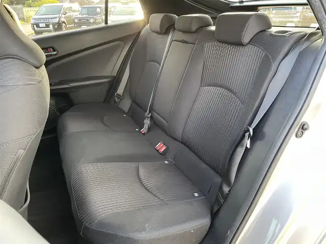 トヨタ プリウス 富山県 2017(平29)年 8.8万km スティールブロンドM 純正ナビ／/フルセグＴＶ／/Ｂｌｕｅｔｏｏｔｈ／/ＤＶＤ再生／/Ｂカメラ／/ビルトインＥＴＣ／/レーダークルーズコントロール／/レーンキープアシスト／/ドライブレコーダー／/ヘッドアップディスプレイ／/オートマチックハイビーム//LEDオートライト//LEDフォグライト