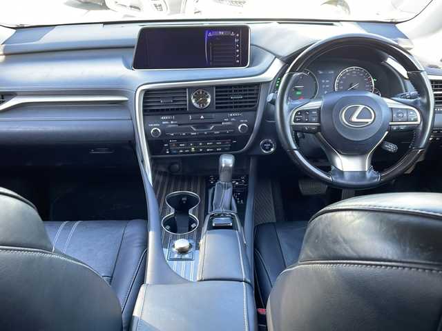 レクサス ＲＸ 450hL 徳島県 2018(平30)年 9.8万km ソニッククォーツ 純正ナビ/（Bluetooth/フルセグ/CD/DVD/AM/FM/SD/USB/AUX）/アラウンドビューモニター/黒革シート/レーダークルーズコントロール/1.2列目シートヒーター/シートベンチレーション（D+N席）/パワーシート（D+N席）/D席メモリー機能付き/ステアリングヒーター/パワーバックドア/ブラインドスポットモニター〔BSM〕/レーンキープアシスト〔LKA〕/クリアランスソナー/後席サンシェード/ヘッドアップディスプレイ〔HUD〕/三眼LEDヘッドライト/オートハイビーム/フォグライト/ドライブレコーダー/純正AW/純正フロアマット/ETC2.0/カードキー